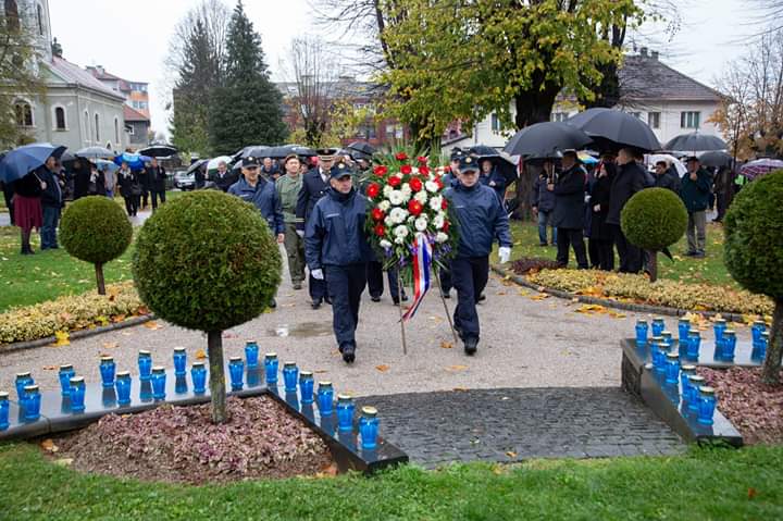 Slika /PU_KA/PU_info/2019/Obljetnica_Slunj_1611.2019/FB_IMG_1573982183831.jpg