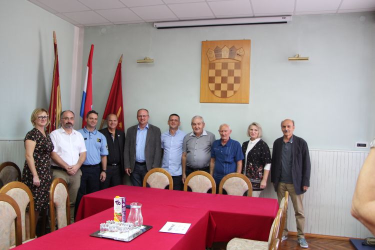 Slika /PU_KA/PU_info/2019/Ogulin_dan_ljubaznosti_u_prometu/1.jpg