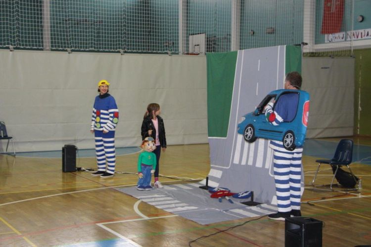 Slika /PU_KA/PU_info/2019/Predstave_Postujte_nase_znakove_PP/3.jpg