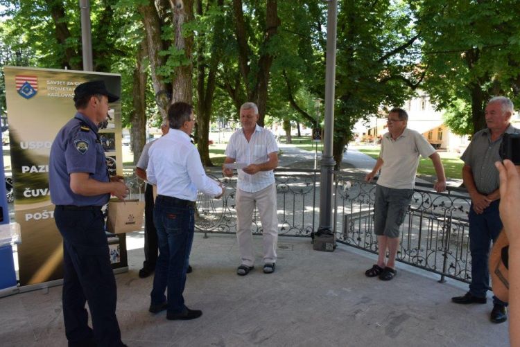 Slika /PU_KA/PU_info/2020/Dan_ljubaznosti_u_prometu_PPRP/4.jpg