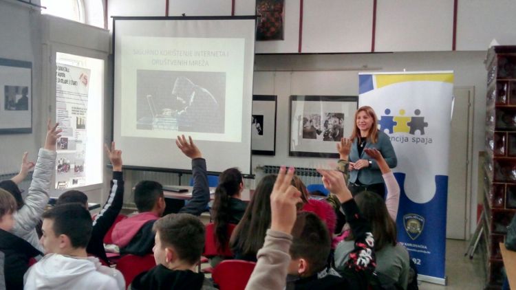 Slika /PU_KA/PU_info/2020/Edukacija_sigurnost_na_Internetu/1.jpg