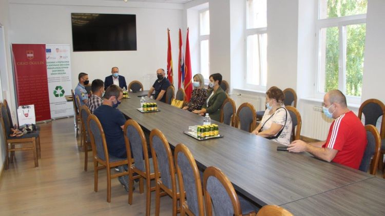 Slika /PU_KA/PU_info/2021/Dan_ljubaznosti_Ogulin_1009.2021/1.jpg
