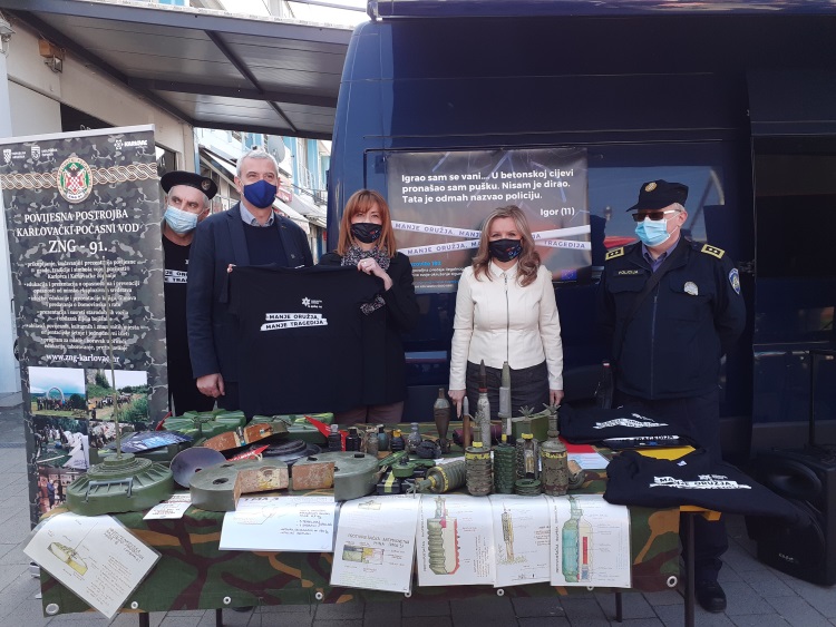 Slika /PU_KA/PU_info/2021/Karlovac_Manje_oružja_manje_tragedija/naslovnica.jpg