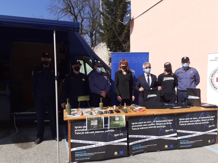 Slika /PU_KA/PU_info/2021/Manje_oružja_manje_tragedija_Slunj/8.jpg