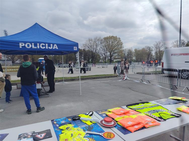 Slika /PU_KA/PU_info/2026/WRC_radionice_Promet_i_postani_policajac/3.jpg
