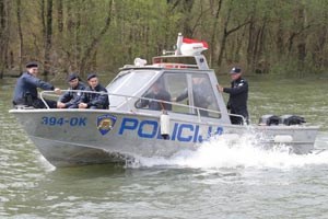 Slika PU_KA/MUP_slike/rijecna_policija01.jpg