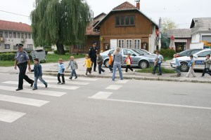 Slika PU_KA/PU_info/2011/Pocetak_nove_skolske_godine/Djeca_u_prometu.jpg