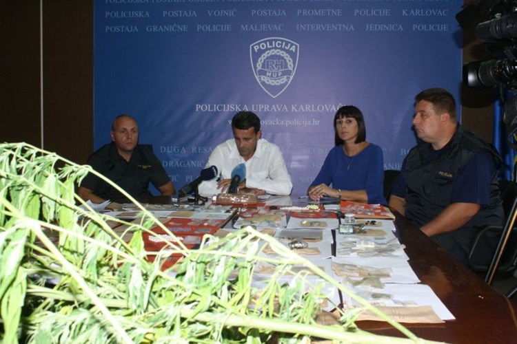 Slika PU_KA/PU_info/2015/Tiskovna_droga_27.8.2015/naslovnica.jpg