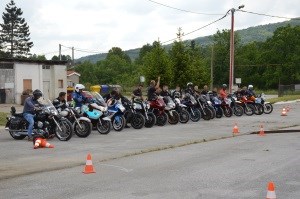 Slika PU_KA/PU_info/2018/Akcija_sigurno_u_prometu_s_mopedom_i_motociklom_Slunj/naslovnica.jpg